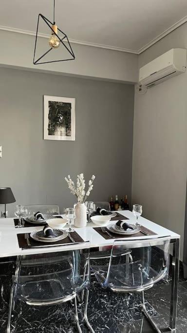 Beautiful Apartment Next To Metro Station Athen Eksteriør billede