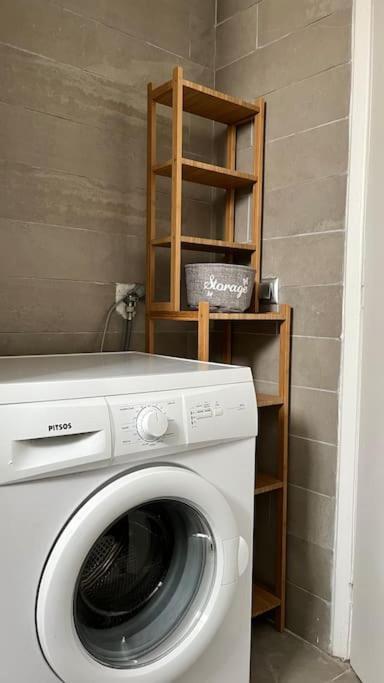 Beautiful Apartment Next To Metro Station Athen Eksteriør billede