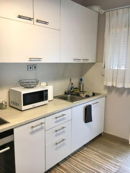 Beautiful Apartment Next To Metro Station Athen Eksteriør billede