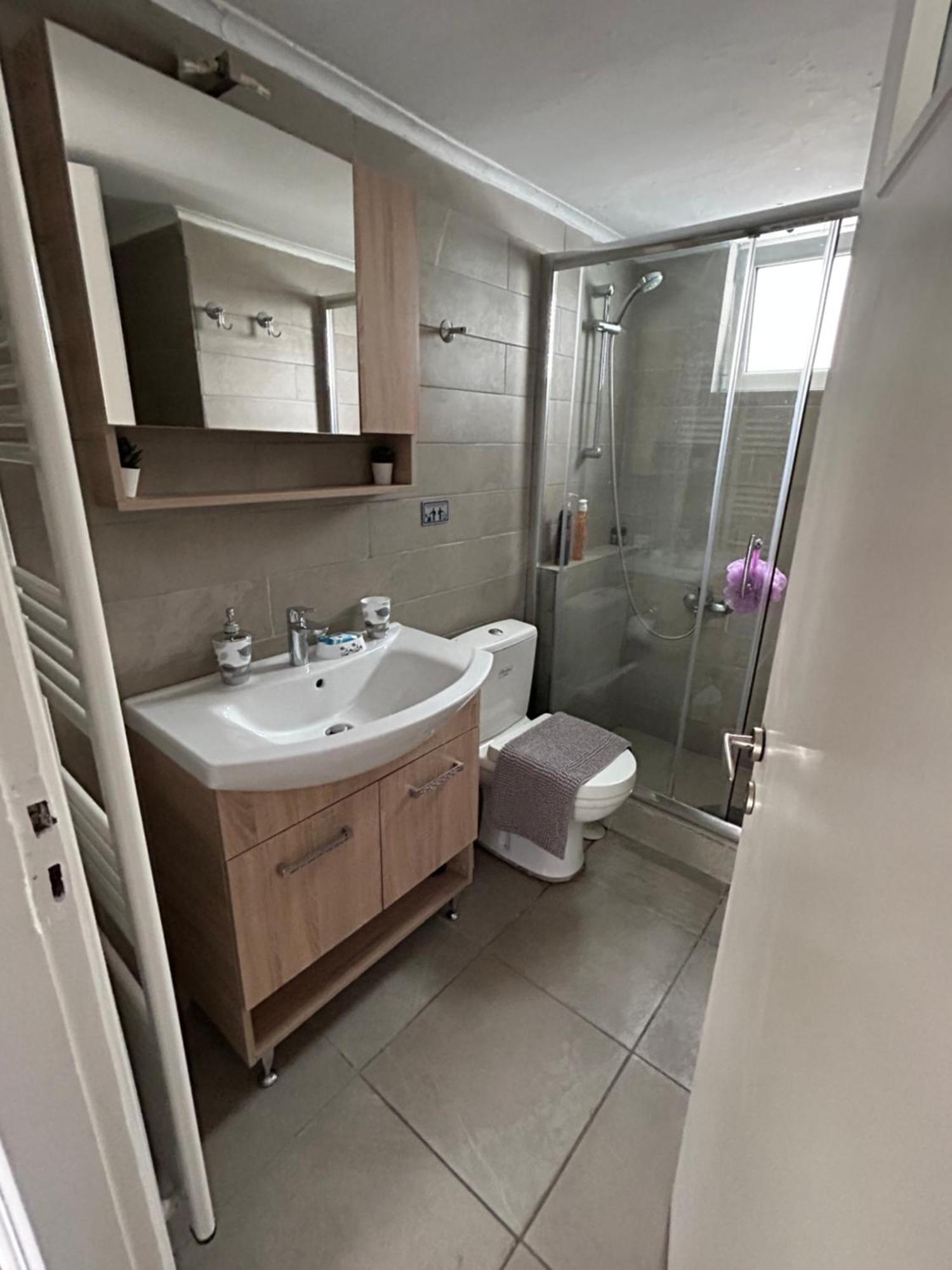 Beautiful Apartment Next To Metro Station Athen Eksteriør billede
